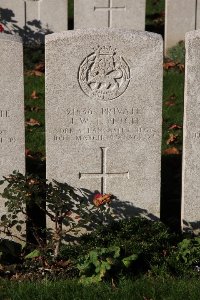 Lijssenthoek Military Cemetery - Petch, J W T