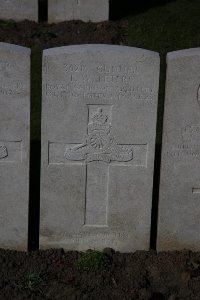Lijssenthoek Military Cemetery - Peters, T W
