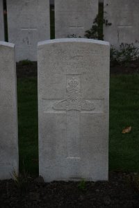 Lijssenthoek Military Cemetery - Pett, F