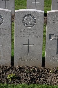 Lijssenthoek Military Cemetery - Pettitt, Hugh William