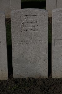 Lijssenthoek Military Cemetery - Pickles, T