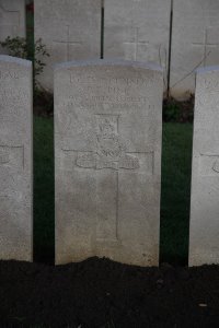 Lijssenthoek Military Cemetery - Pine, P E
