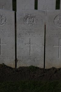 Lijssenthoek Military Cemetery - Pinfold, Frederick