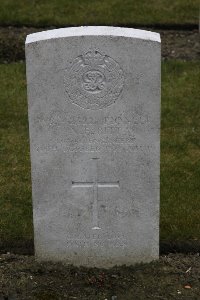 Lijssenthoek Military Cemetery - Pitt, A E