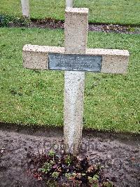 Lijssenthoek Military Cemetery - Play, Emile
