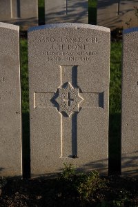 Lijssenthoek Military Cemetery - Pont, J H