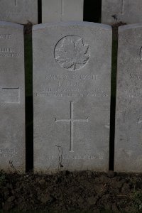 Lijssenthoek Military Cemetery - Pook, Francis