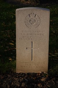 Lijssenthoek Military Cemetery - Popplewell, Albert Edwin