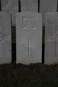 Lijssenthoek Military Cemetery - Powell, R