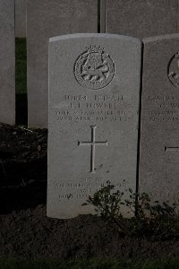 Lijssenthoek Military Cemetery - Powers, Leslie Lodmore