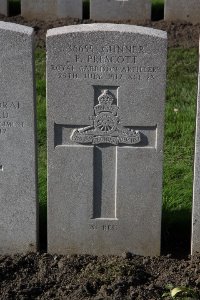 Lijssenthoek Military Cemetery - Prescott, Percy