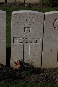 Lijssenthoek Military Cemetery - Pullen, W J