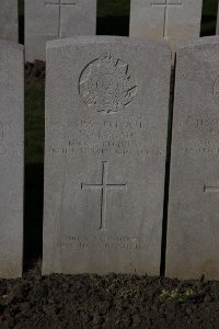 Lijssenthoek Military Cemetery - Read, V M