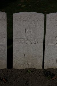Lijssenthoek Military Cemetery - Reeves, Frank William
