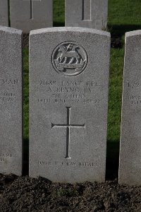 Lijssenthoek Military Cemetery - Reynolds, A