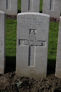 Lijssenthoek Military Cemetery - Reynolds, Henry Arthur