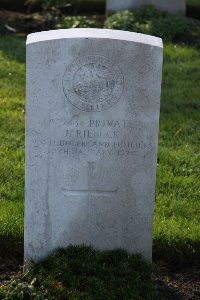 Lijssenthoek Military Cemetery - Riebeck, J