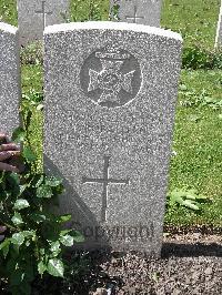 Lijssenthoek Military Cemetery - Robathan, T