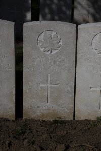 Lijssenthoek Military Cemetery - Robbins, E V