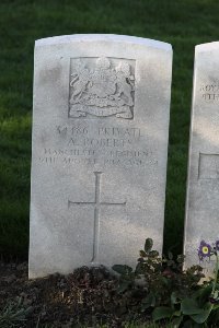 Lijssenthoek Military Cemetery - Roberts, Aneurin