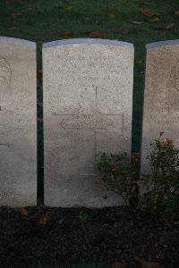 Lijssenthoek Military Cemetery - Roberts, W M