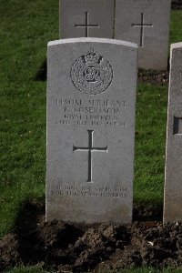 Lijssenthoek Military Cemetery - Robertson, Ronald