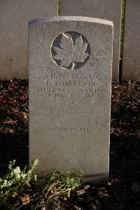 Lijssenthoek Military Cemetery - Robertson, T