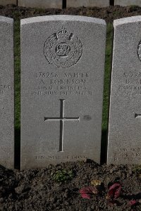 Lijssenthoek Military Cemetery - Robinson, Albert