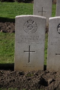 Lijssenthoek Military Cemetery - Robinson, F