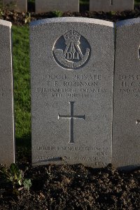 Lijssenthoek Military Cemetery - Robinson, T R