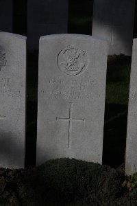 Lijssenthoek Military Cemetery - Rogers, E