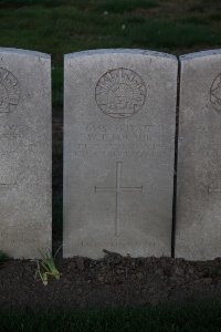 Lijssenthoek Military Cemetery - Rokahr, Wilfred Ernest