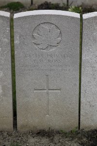 Lijssenthoek Military Cemetery - Ross, T W
