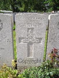 Lijssenthoek Military Cemetery - Ross, T