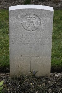 Lijssenthoek Military Cemetery - Royal-Dawson, Oswald Sidney