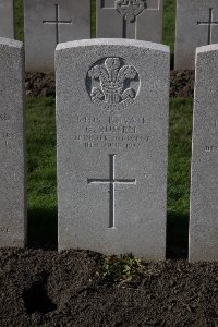 Lijssenthoek Military Cemetery - Russell, G