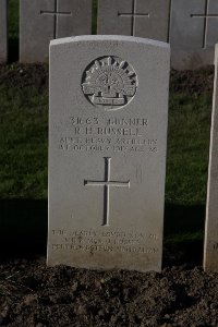 Lijssenthoek Military Cemetery - Russell, Ronald Harcourt