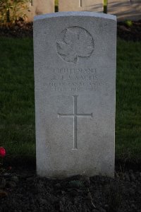 Lijssenthoek Military Cemetery - Sachs, Roy Tessier Seaver