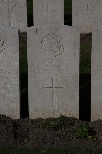 Lijssenthoek Military Cemetery - Sampson, Leslie Louis