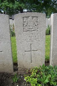 Lijssenthoek Military Cemetery - Sant, J