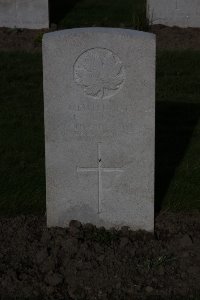 Lijssenthoek Military Cemetery - Sara, J T L