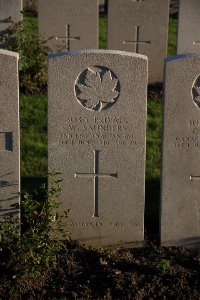Lijssenthoek Military Cemetery - Saunders, W