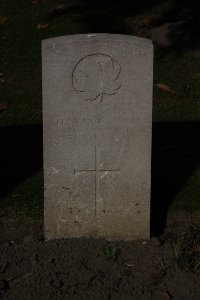 Lijssenthoek Military Cemetery - Saxon, Leonard