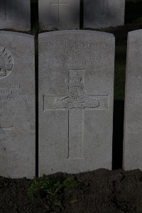 Lijssenthoek Military Cemetery - Scott, John