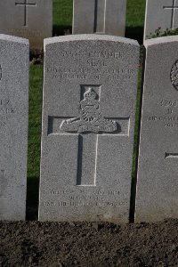 Lijssenthoek Military Cemetery - Seal, Frank