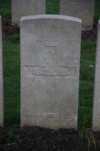 Lijssenthoek Military Cemetery - Sefton, R A