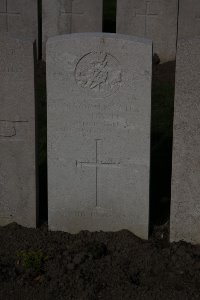 Lijssenthoek Military Cemetery - Sharpe, F