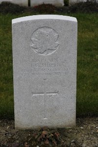 Lijssenthoek Military Cemetery - Shield, James Coleman