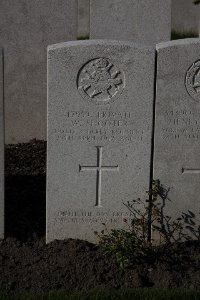 Lijssenthoek Military Cemetery - Shooter, W