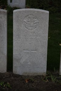 Lijssenthoek Military Cemetery - Shuttleworth, W